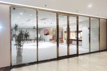 商場玻璃隔斷 - 專業(yè)定制,優(yōu)質(zhì)體驗(yàn)