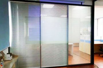 辦公室含百葉玻璃隔斷：打造開放式辦公空間的絕佳選擇！