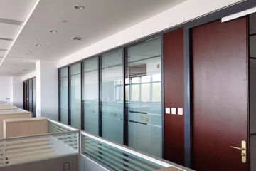 辦公室玻璃隔斷墻的風(fēng)水設(shè)計(jì)技巧-風(fēng)水禁忌與公司形象的貼合