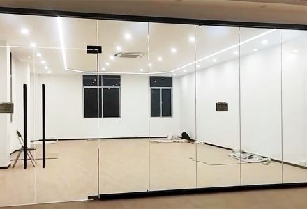 智能電動霧化玻璃隔斷_通透性強_上海秉帝玻璃隔斷